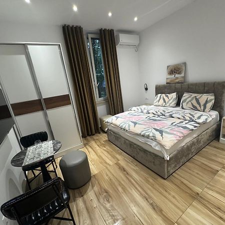 Vila 21 At Blloku Area Тирана Екстериор снимка
