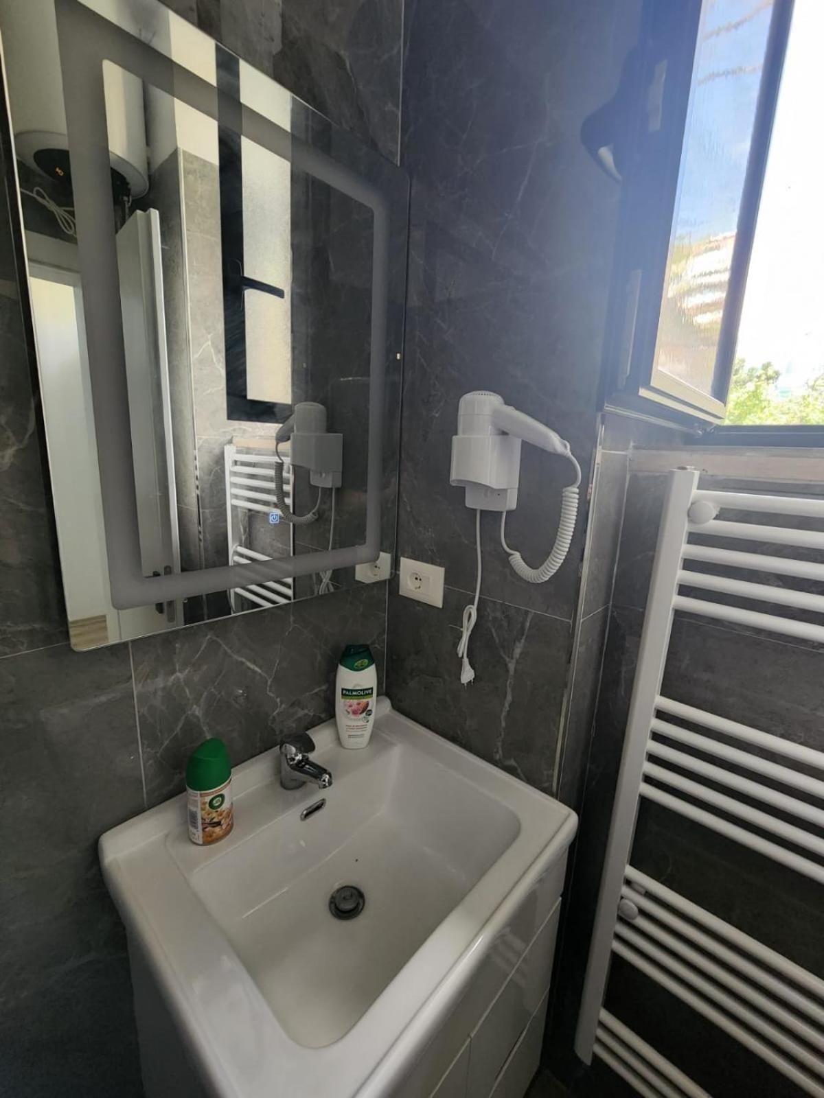 Vila 21 At Blloku Area Тирана Екстериор снимка