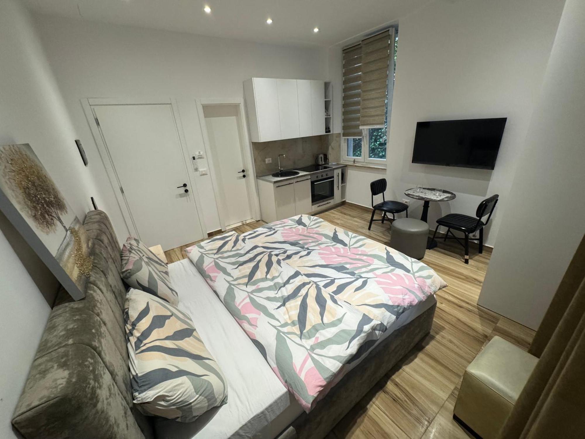Vila 21 At Blloku Area Тирана Екстериор снимка