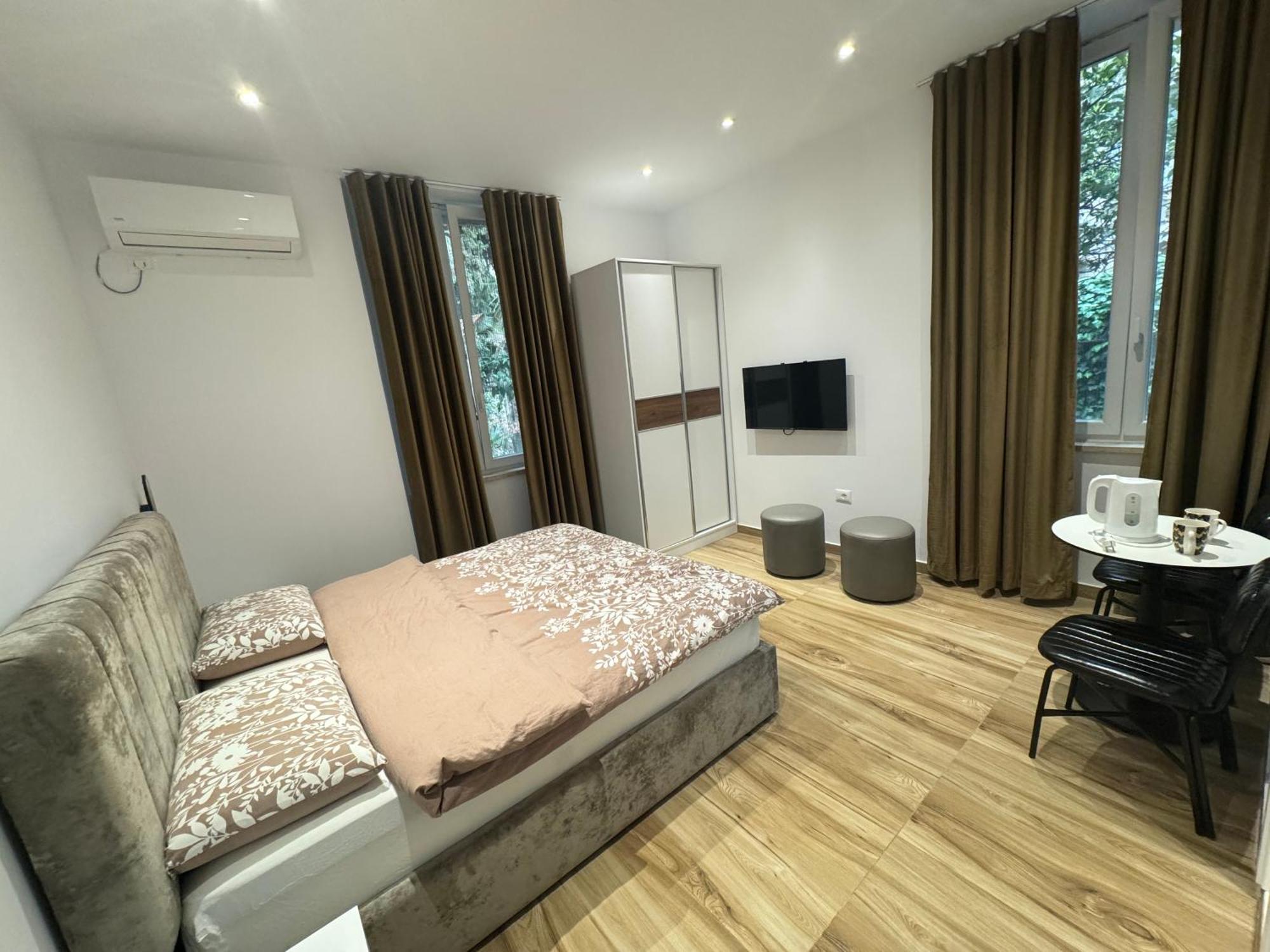 Vila 21 At Blloku Area Тирана Екстериор снимка