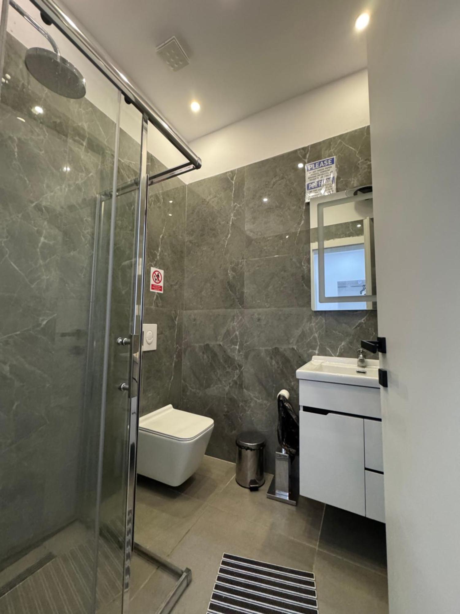 Vila 21 At Blloku Area Тирана Екстериор снимка