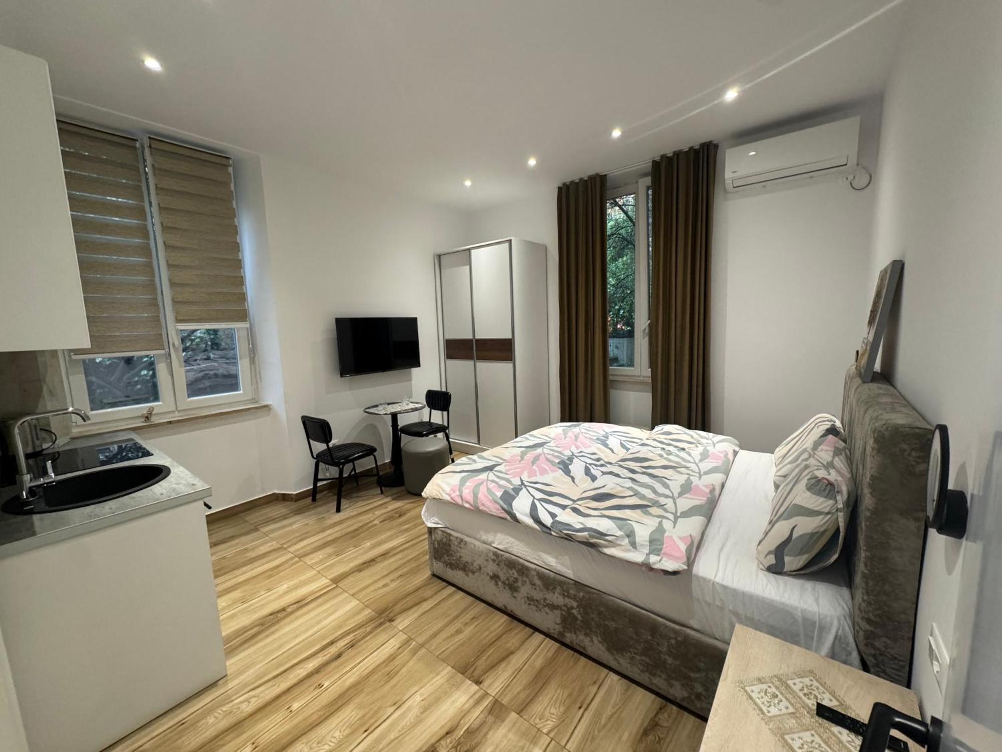 Vila 21 At Blloku Area Тирана Екстериор снимка